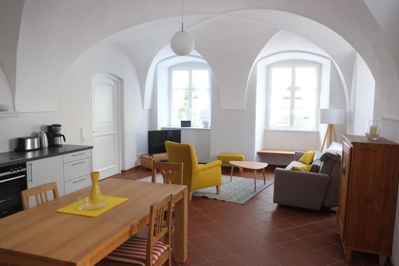 60Qm Wohnung Naabtal Im Historischen Pfarrhaus Pielenhofen Buitenkant foto